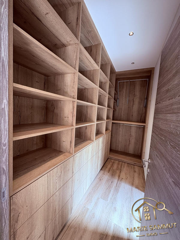 Maison - 229 m² - 7 pièces