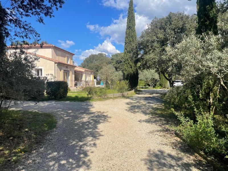 Villa - 285 m² - 9 pièces