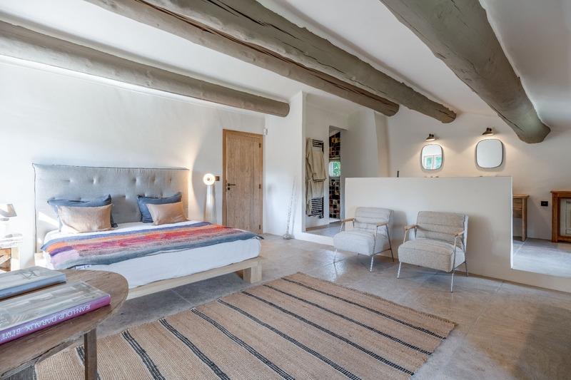 Mas - 300 m² - 8 pièces