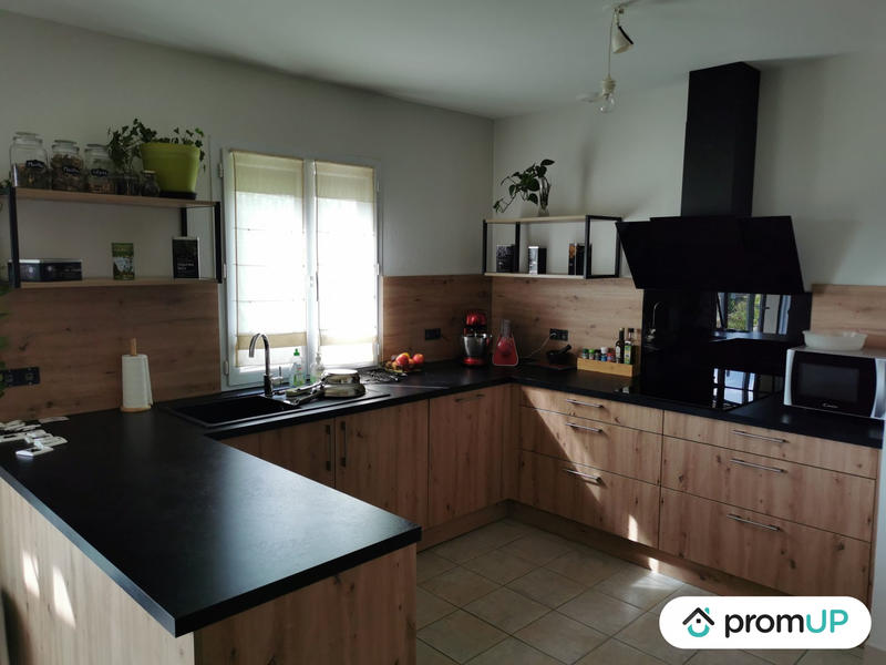 Maison - 90 m² - 5 pièces