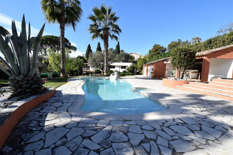 Maison - 306 m² - 8 pièces