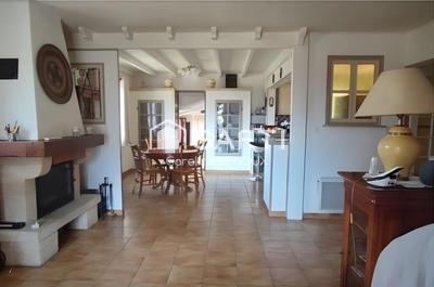 Maison - 220 m² - 9 pièces