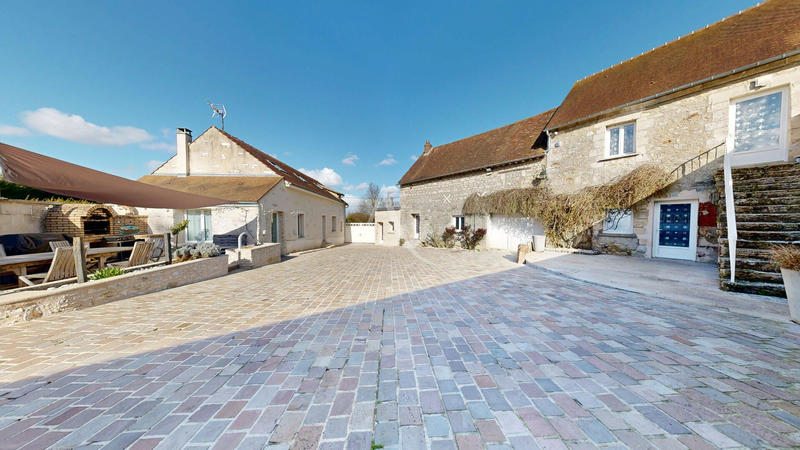 Maison - 204 m² - 9 pièces