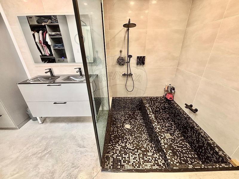 Maison - 262 m² - 6 pièces