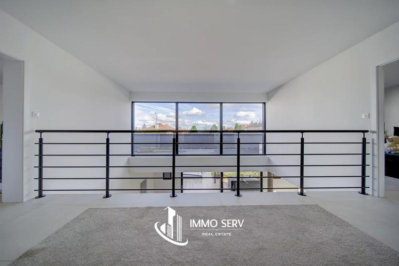 Villa - 260 m² - 7 pièces