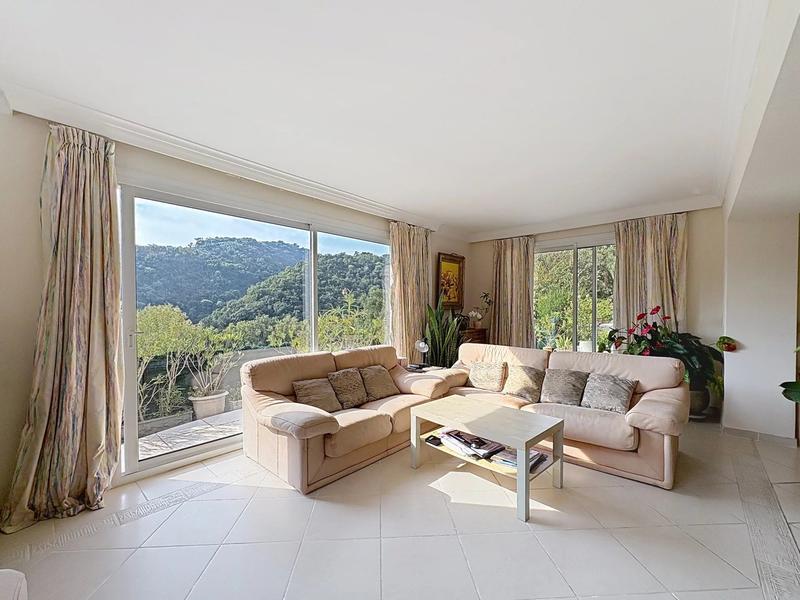 Maison - 231 m² - 7 pièces