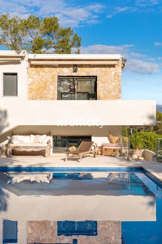 Villa - 402 m² - 11 pièces