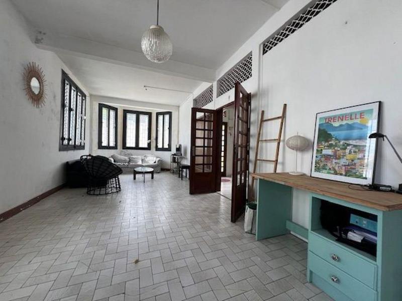 Maison - 400 m² - 11 pièces