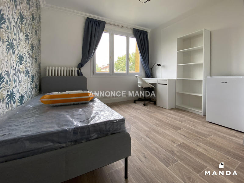 Chambre - 11 m² - 5 pièces