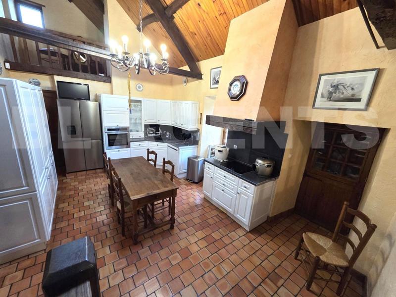 Maison - 252 m² - 7 pièces