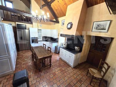 Maison - 252 m² - 7 pièces
