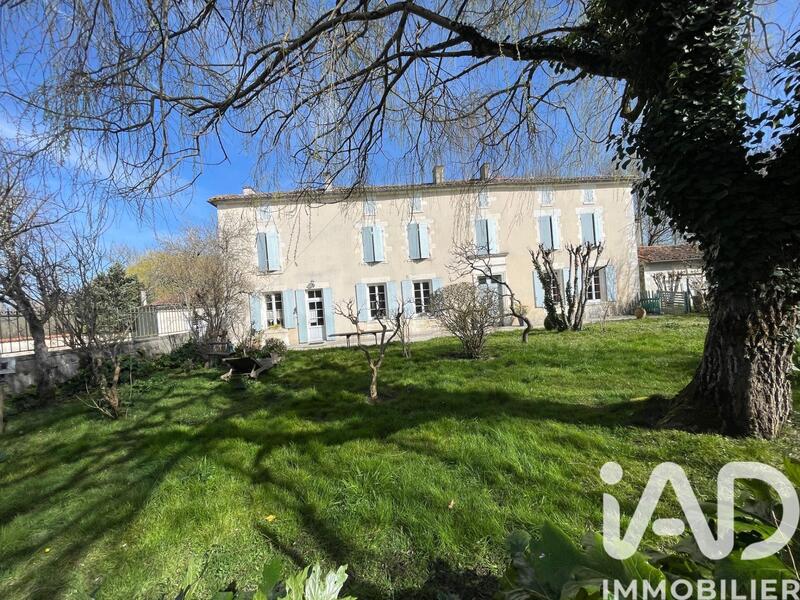 Maison - 427 m² - 18 pièces