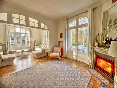 Maison - 280 m² - 7 pièces