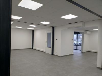 Local d'activité / Entrepôt - 200 m² - 5 pièces