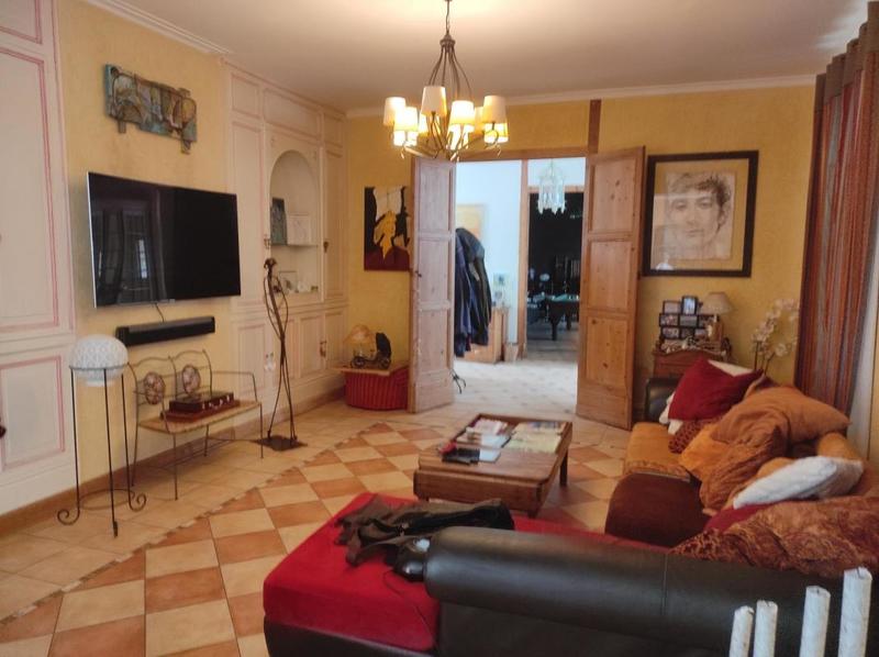 Maison - 460 m² - 18 pièces
