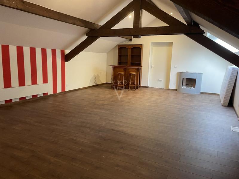 Maison - 265 m² - 9 pièces