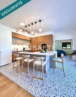 Maison - 284 m² - 8 pièces