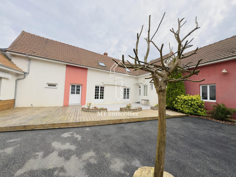 Maison - 280 m² - 9 pièces