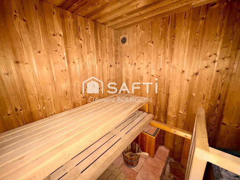 Maison - 295 m² - 10 pièces