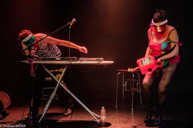 Le futur est génial - Jules &amp; Jo - Scènes au bar