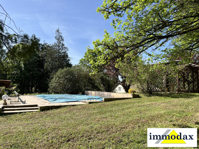 Maison traditionnelle - 250 m² - 6 pièces