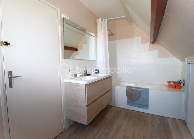 Maison traditionnelle - 175 m² - 8 pièces