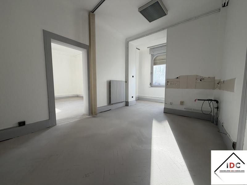 Local d'activités - 159 m² - 7 pièces