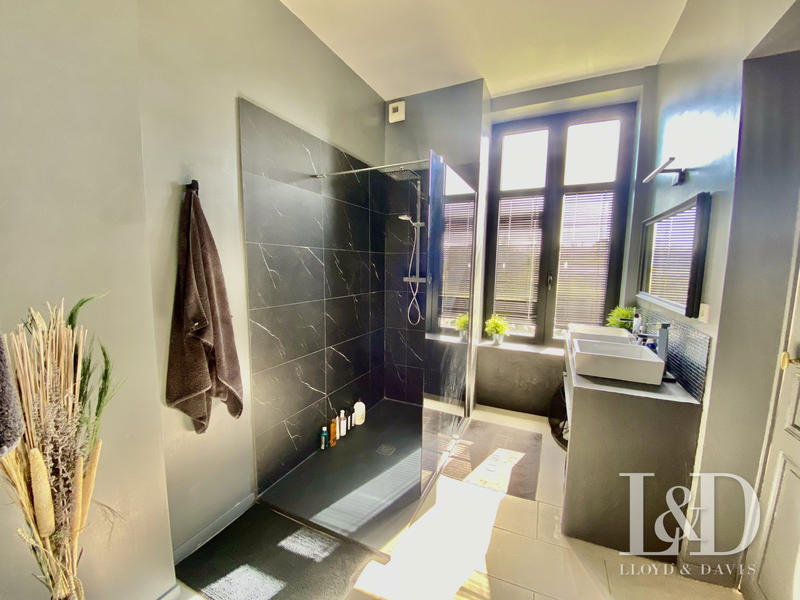 Maison ancienne - 198 m² - 8 pièces