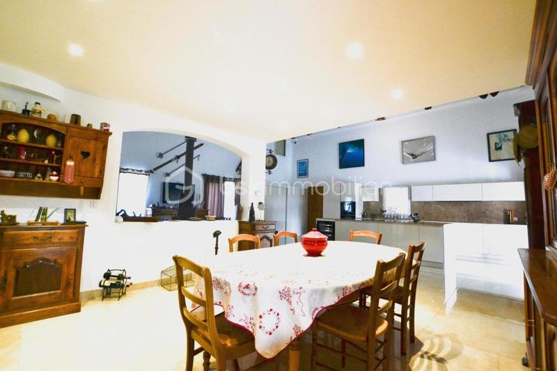 Demeure - 290 m² - 10 pièces