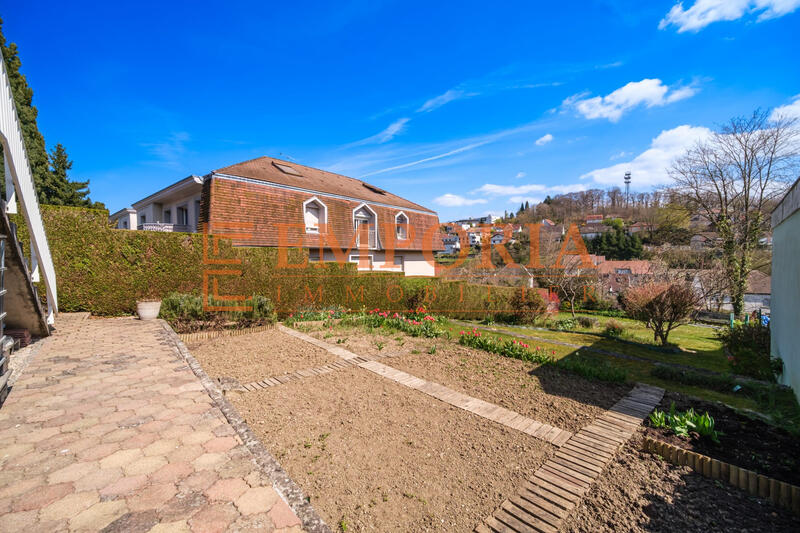 Maison - 207 m² - 9 pièces