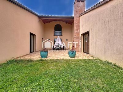 Maison - 216 m² - 6 pièces