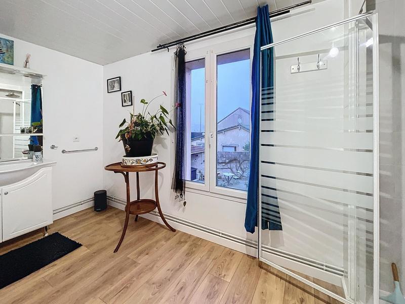 Maison - 412 m² - 9 pièces