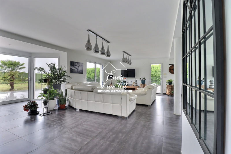 Maison contemporaine - 218 m² - 6 pièces