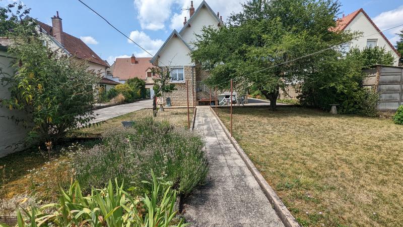 Maison traditionnelle - 127 m² - 6 pièces