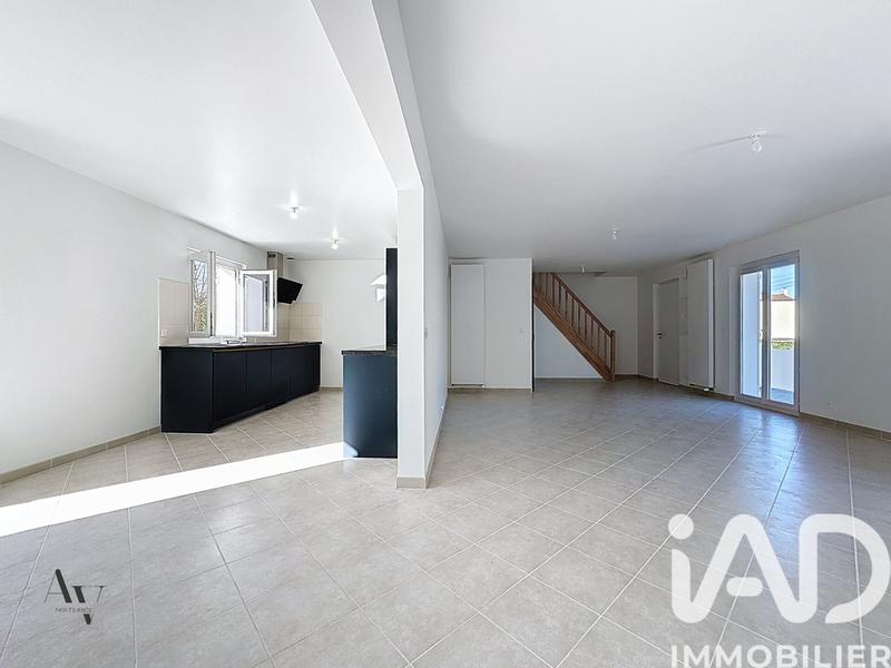 Maison - 181 m² - 9 pièces