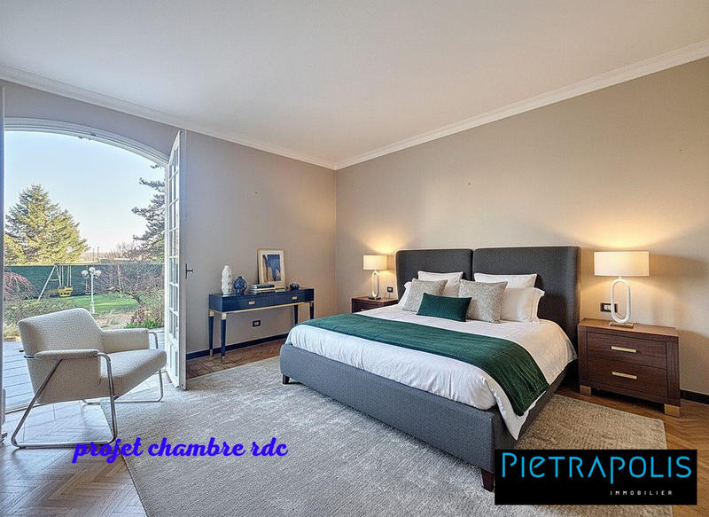 Maison traditionnelle - 220 m² - 7 pièces