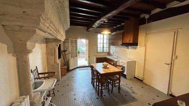 Propriété - 1 379 m² - 19 pièces