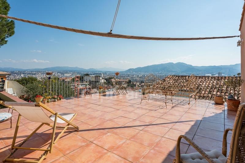 Propriété - 160 m² - 5 pièces