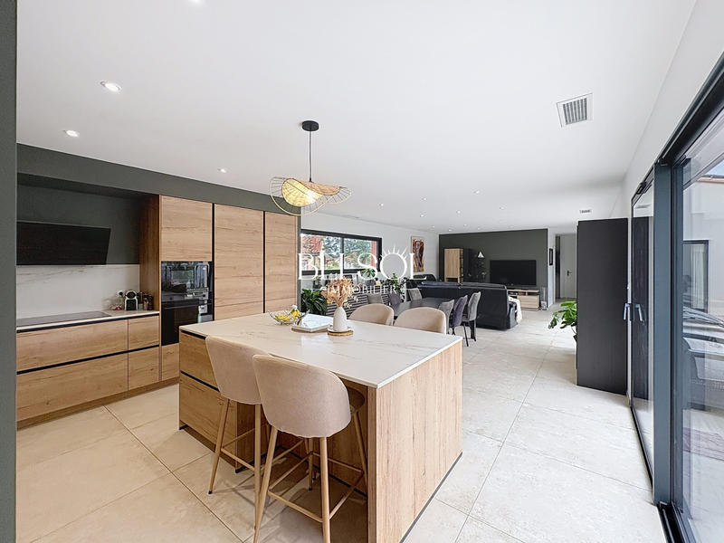 Maison contemporaine - 186 m² - 6 pièces