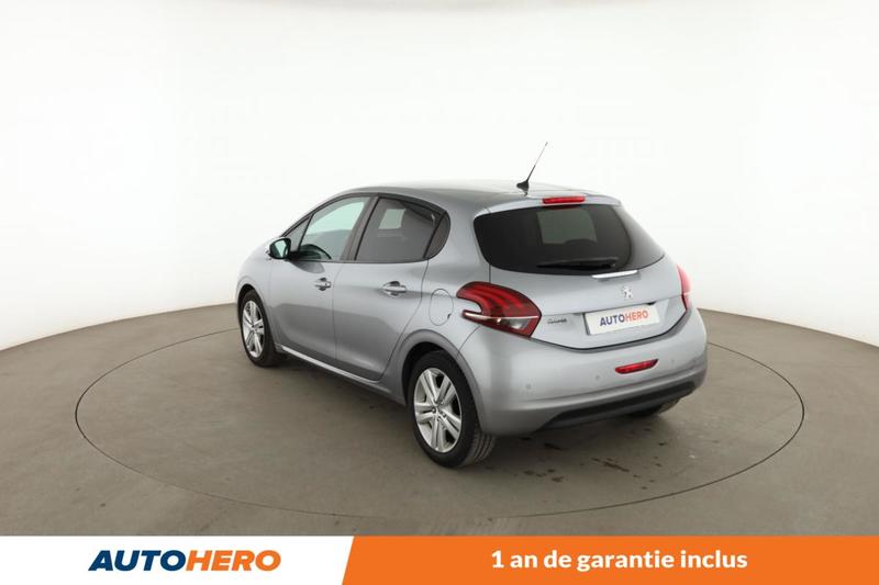 Peugeot 208 1.2 PureTech Signature 5p 82 ch