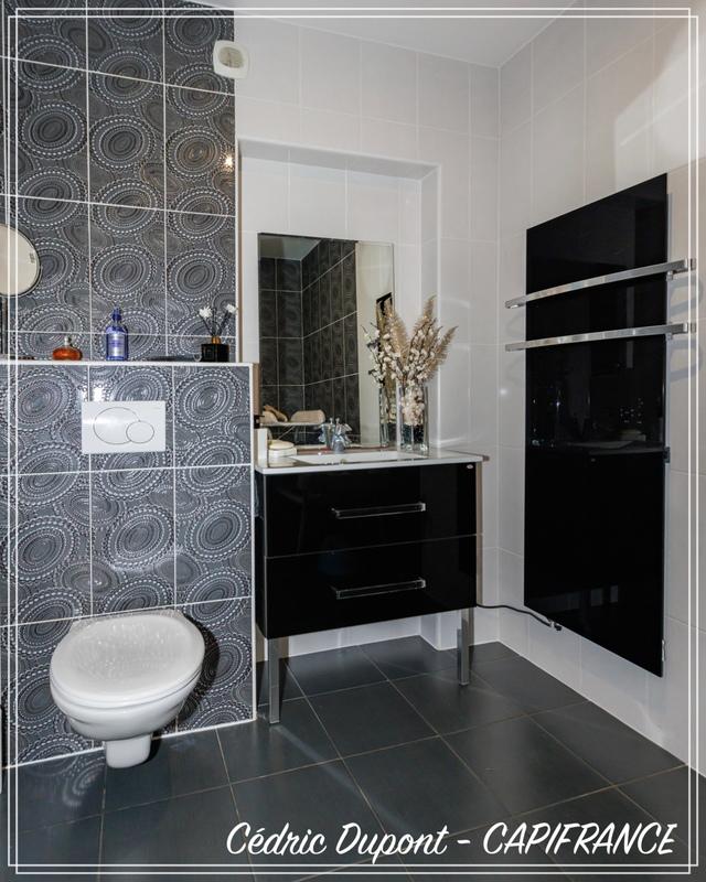 Maison - 285 m² - 8 pièces