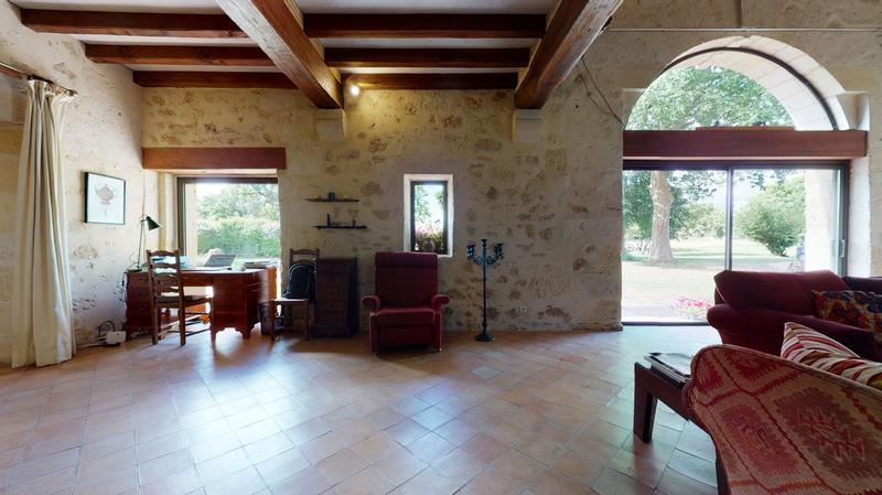 Maison traditionnelle - 517 m² - 10 pièces