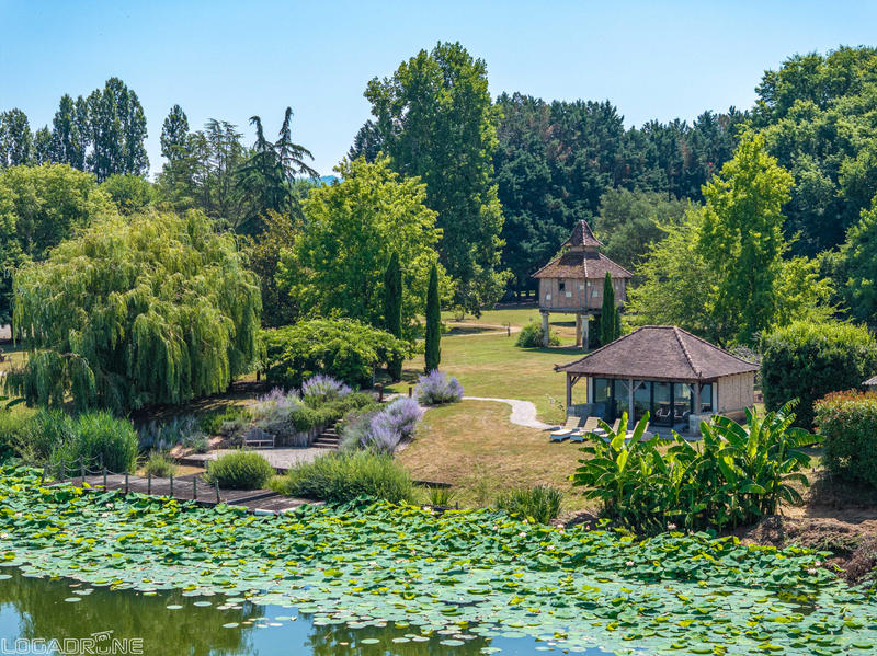 Maison - 313 m² - 8 pièces