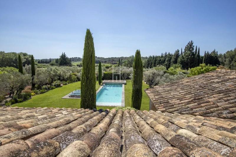 Propriété - 240 m² - 9 pièces