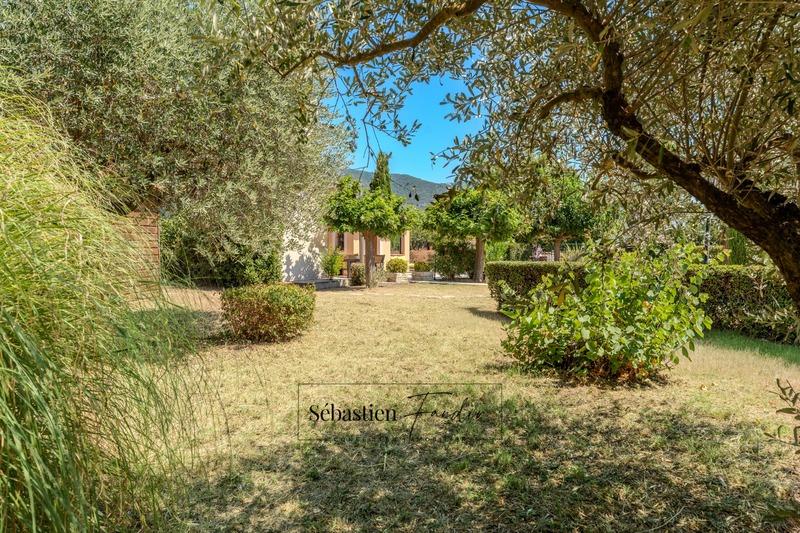 Maison - 211 m² - 7 pièces