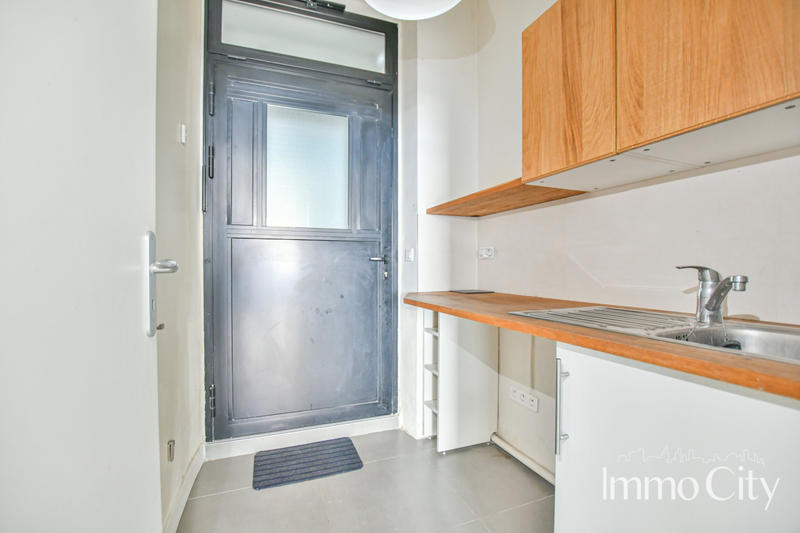 Local commercial - 75 m² - 2 pièces