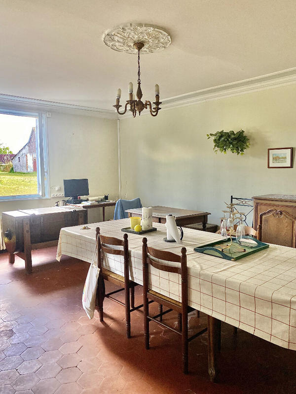 Maison - 280 m² - 9 pièces