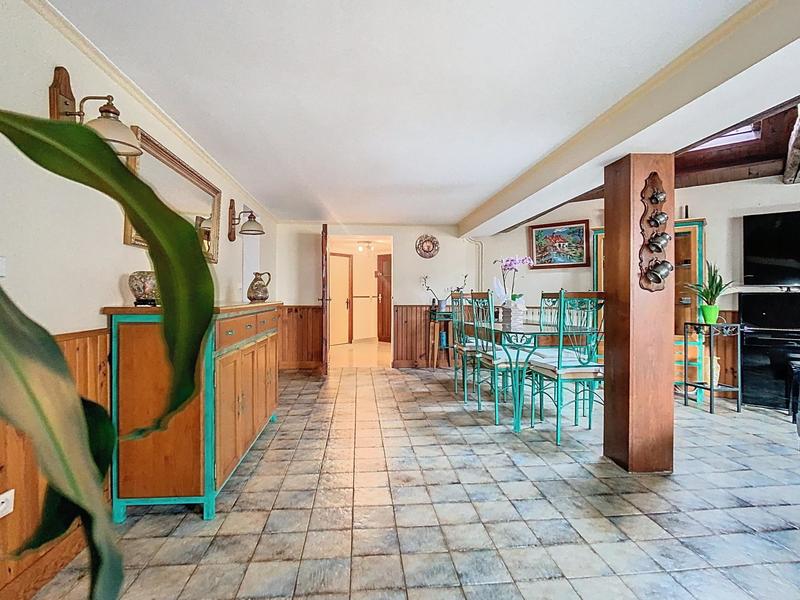 Maison - 198 m² - 7 pièces