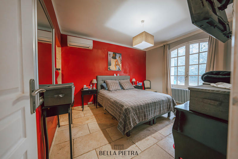 Maison - 351 m² - 15 pièces