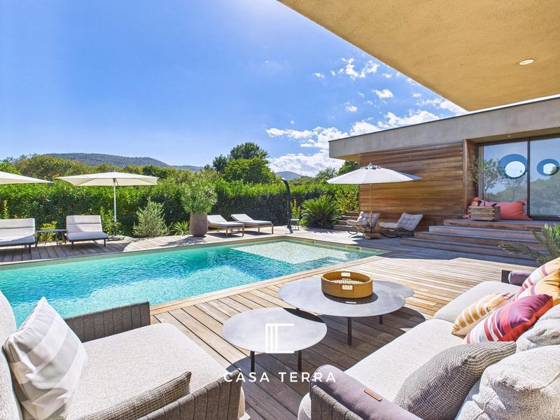 Villa - 200 m² - 6 pièces